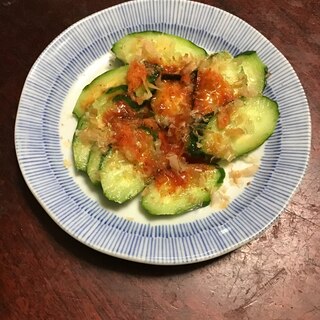 きゅうりとおかかとキムチの酢の物。